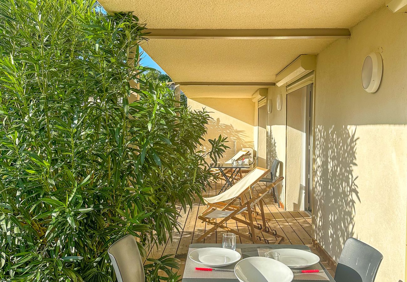 Ferienwohnung in Lecci - Appartement Fiori Di Cala Rossa